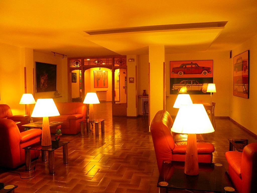 Hotel Pradas 哈卡 外观 照片