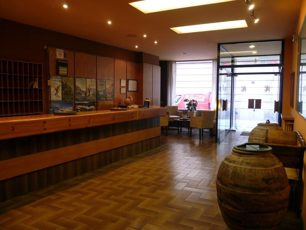 Hotel Pradas 哈卡 外观 照片