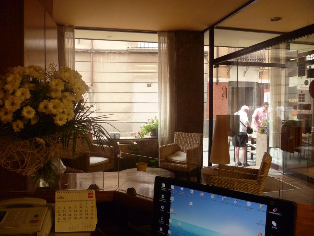 Hotel Pradas 哈卡 外观 照片